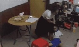 女孩爆料父母玩手机视频,父母沉迷玩手机，家庭关系陷入危机